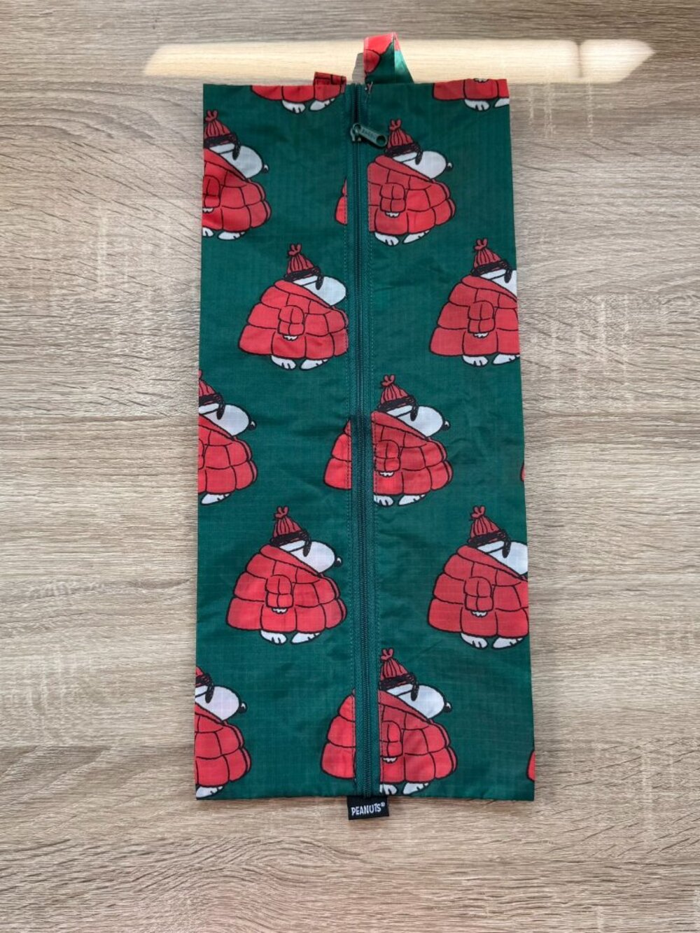 New Baggu 3D Zip Bag in Puffer Snoopy Peanuts Green Red